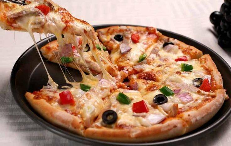 Garden Harmony: Fresh Veggie Delight Pizza